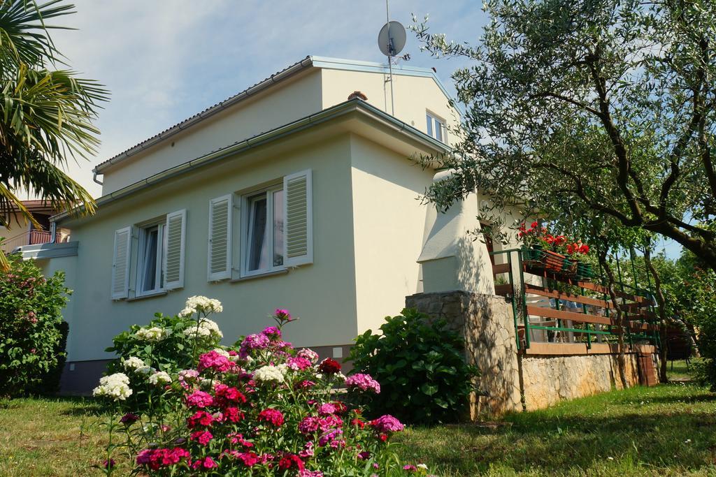 Studio And Apartment Nadia With Garden Porec Bilik gambar