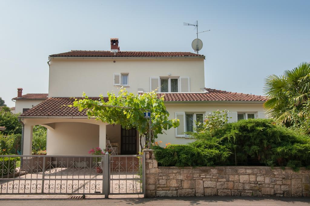 Studio And Apartment Nadia With Garden Porec Luaran gambar