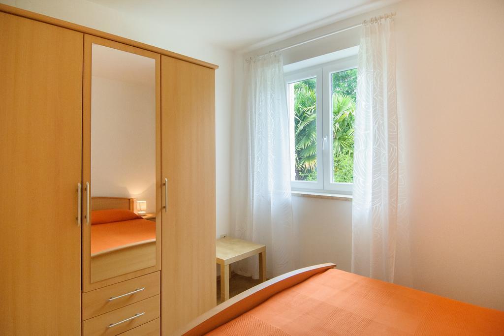 Studio And Apartment Nadia With Garden Porec Luaran gambar