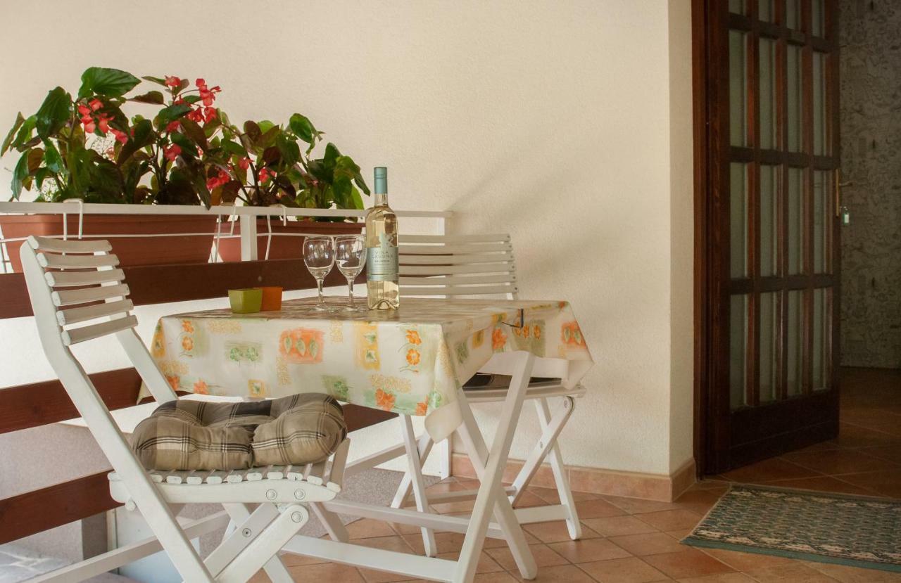 Studio And Apartment Nadia With Garden Porec Luaran gambar