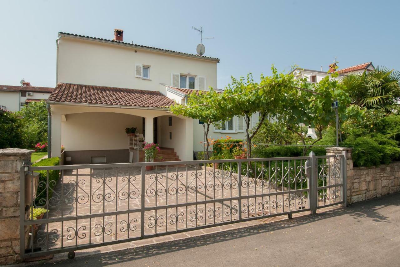 Studio And Apartment Nadia With Garden Porec Luaran gambar